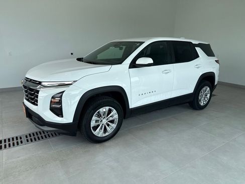 Used 2025 Chevrolet Equinox LT AWD/4WD image 1