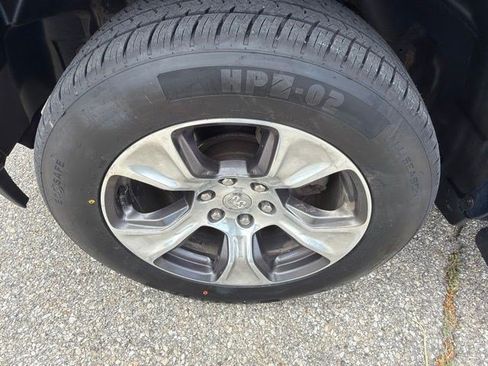 Used 2022 RAM 1500 Laramie AWD/4WD image 10