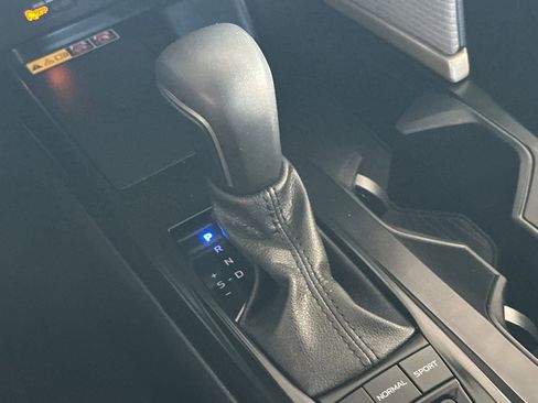 Used 2025 Toyota Camry SE image 17