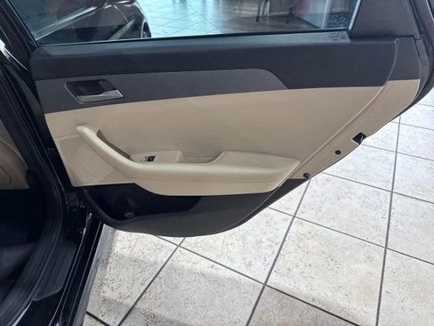 Used 2018 Hyundai Sonata SE w/ Winter Weather Package image 23