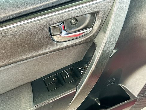 Used 2017 Toyota Corolla LE image 15