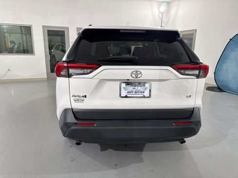 Used 2019 Toyota RAV4 LE FWD image 8