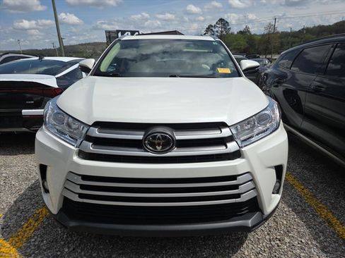 Used 2018 Toyota Highlander XLE image 2