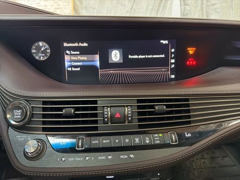 Used 2020 Lexus LS 500 w/ Accessory Package (Z2) image 19