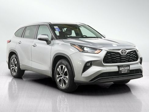 Used 2021 Toyota Highlander XLE AWD/4WD image 7