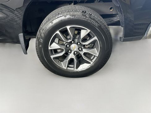 Used 2023 Chevrolet Silverado 1500 LT AWD/4WD image 11