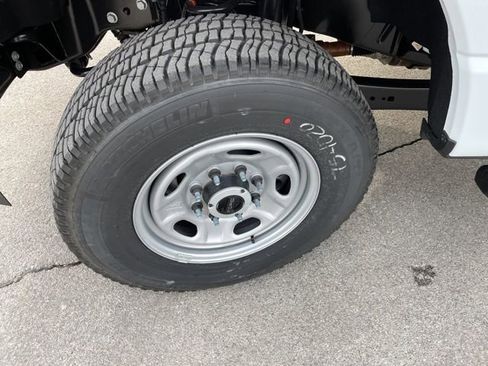 New 2026 Ford F250 XL w/ XL Chrome Package image 15