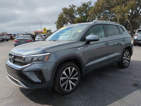 Used 2024 Volkswagen Taos SE image 8