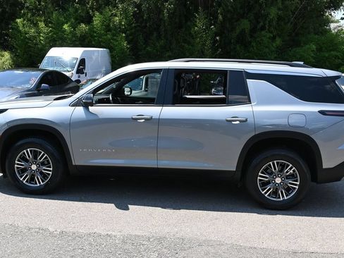 Used 2024 Chevrolet Traverse LT FWD image 8