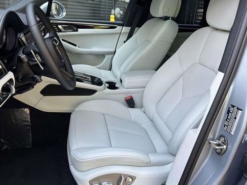 Certified 2025 Porsche Macan S image 5