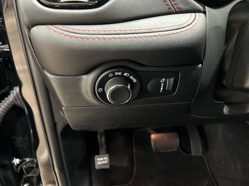 Used 2025 Dodge Durango GT AWD/4WD image 11