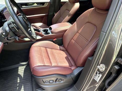 Certified 2025 Porsche Cayenne Coupe AWD/4WD image 12