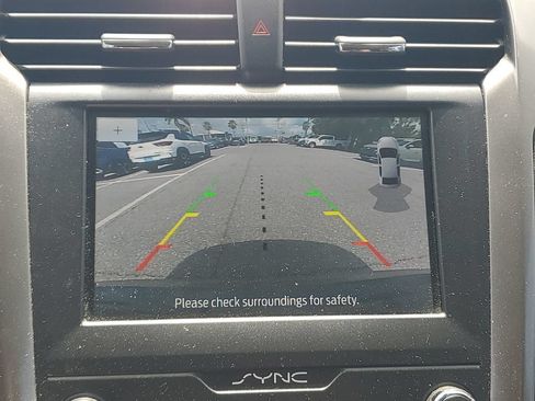 Used 2019 Ford Fusion SE FWD image 17