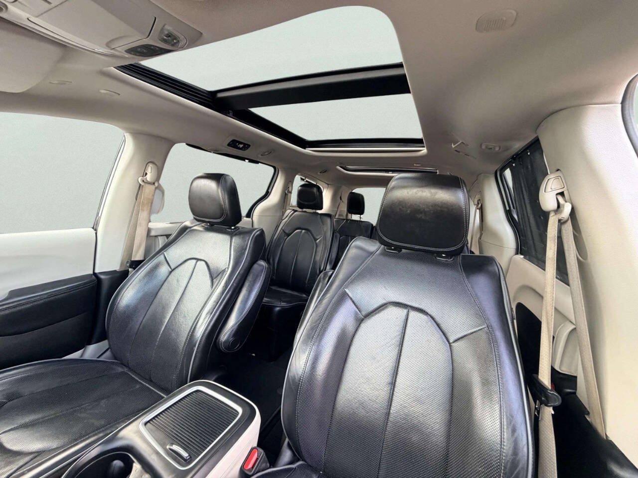 Used 2020 Chrysler Pacifica Limited FWD image 21