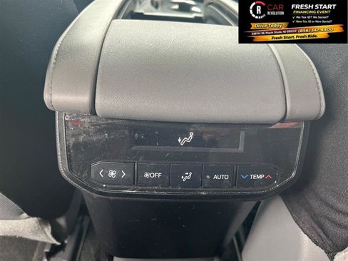 Used 2023 Toyota Highlander LE image 27