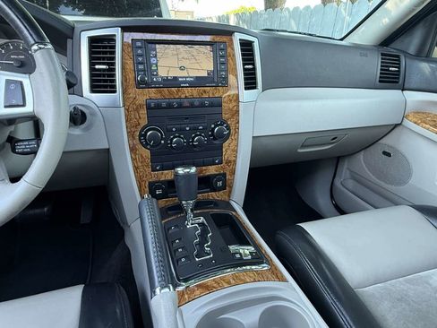 Used 2009 Jeep Grand Cherokee Limited image 18