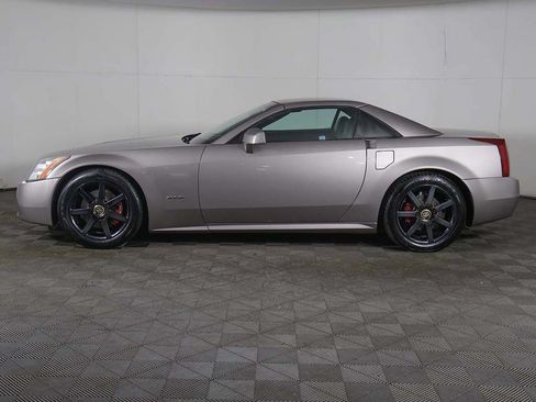 Used 2004 Cadillac XLR RWD image 16