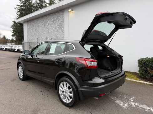 Certified 2022 Nissan Rogue Sport S image 11