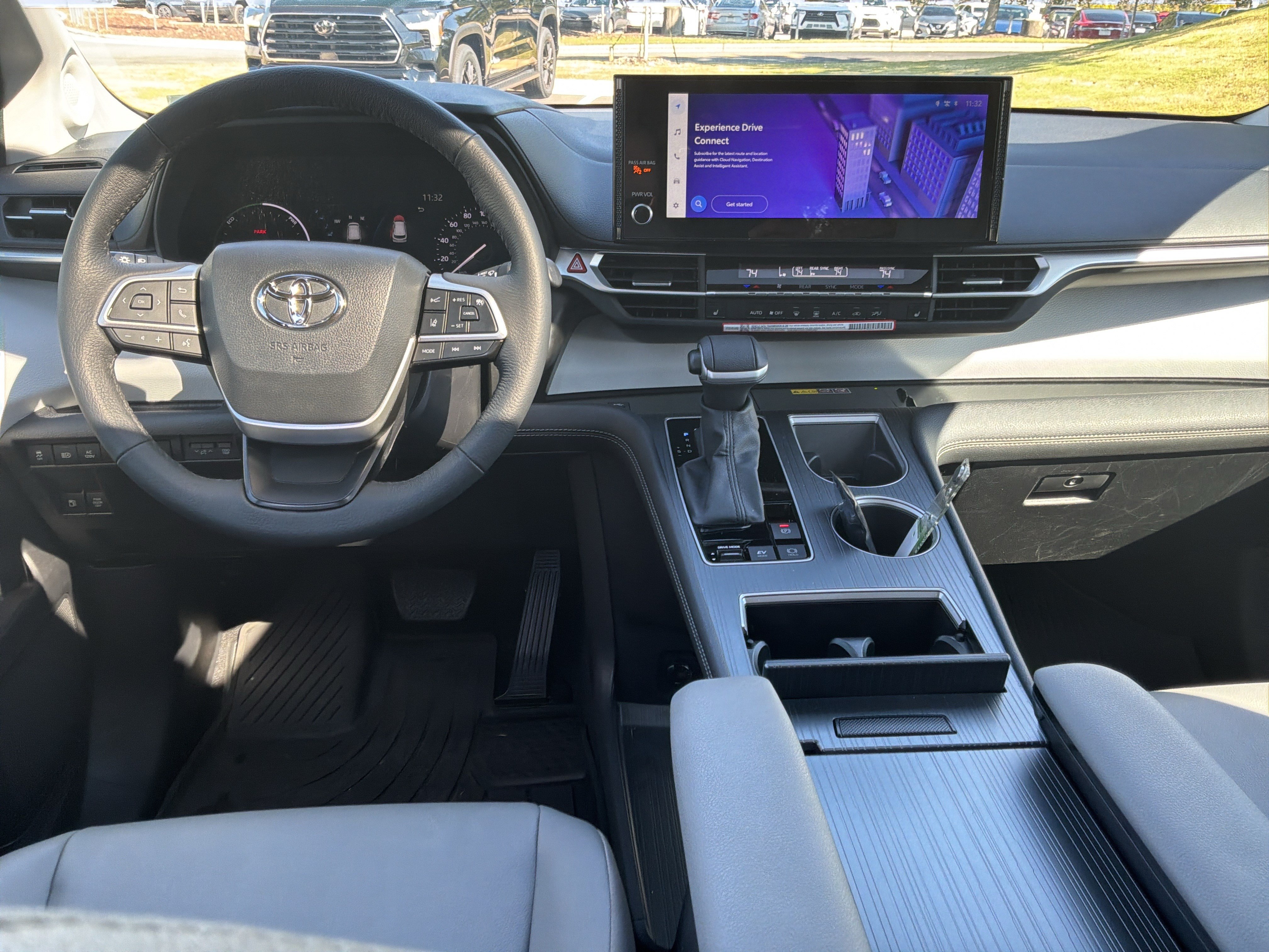 Used 2026 Toyota Sienna XLE FWD image 29