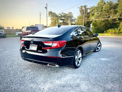 Used 2018 Honda Accord Touring image 4