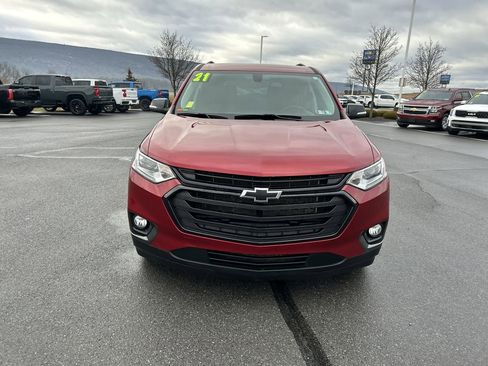 Used 2021 Chevrolet Traverse LT w/ LPO, Blackout Package image 2