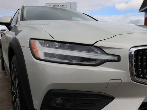 Used 2021 Volvo V60 T5 Cross Country w/ Climate Package image 4