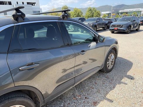 Used 2020 Ford Escape SE FWD image 10