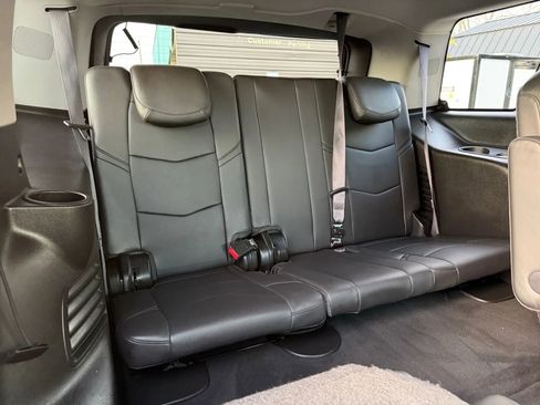 Used 2016 Cadillac Escalade Luxury image 26