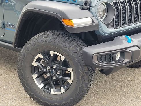 Used 2025 Jeep Wrangler Unlimited Rubicon 4xe w/ Convenience Group AWD/4WD image 9