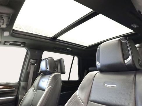 Used 2021 Cadillac Escalade Premium Luxury AWD/4WD image 29