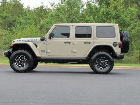 Used 2022 Jeep Wrangler Unlimited Rubicon 4xe w/ Cold Weather Group AWD/4WD image 5