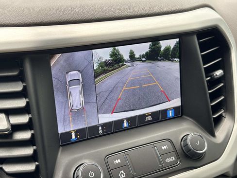 Used 2023 GMC Acadia SLT w/ Technology Package FWD image 24