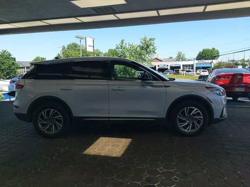 Used 2025 Lincoln Corsair AWD w/ Equipment Group 101A image 5