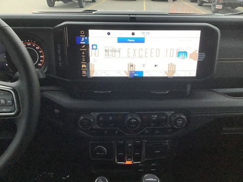 New 2025 Jeep Gladiator Sport image 14