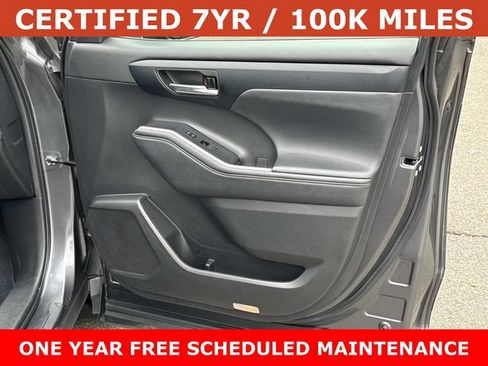 Used 2023 Toyota Highlander XLE AWD/4WD image 7