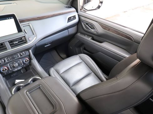 Used 2022 Chevrolet Tahoe Z71 w/ Luxury Package image 18