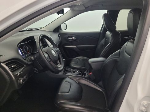 Used 2020 Jeep Cherokee Latitude Plus AWD/4WD image 17