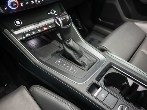 Certified 2025 Audi Q3 2.0T Premium w/ Convenience Package AWD/4WD image 18