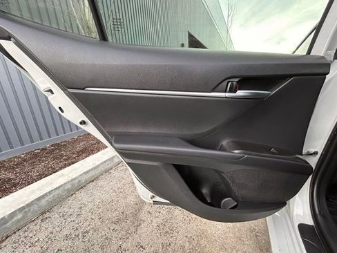 Used 2022 Toyota Camry LE image 34