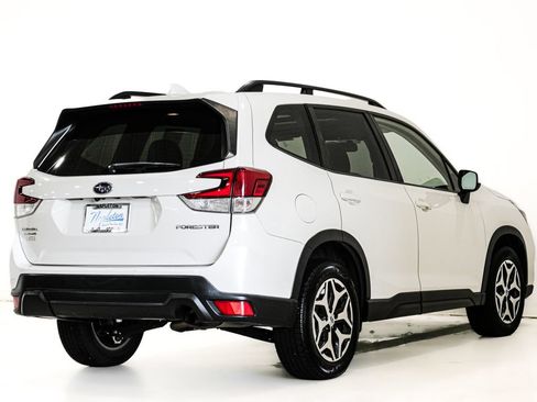 Used 2019 Subaru Forester Premium AWD/4WD image 7