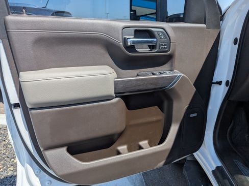 Used 2020 Chevrolet Silverado 1500 LTZ w/ LTZ Premium Package AWD/4WD image 10