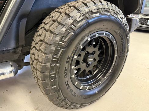 Used 2015 Jeep Wrangler Unlimited Sahara w/ Dual Top Group AWD/4WD image 10