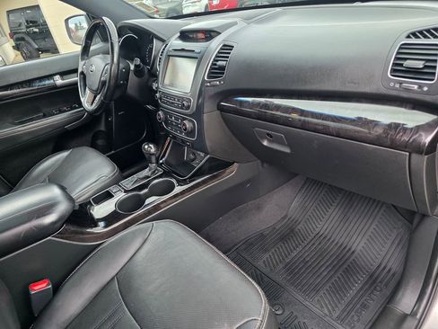 Used 2014 Kia Sorento SX w/ 3rd Row Package image 31