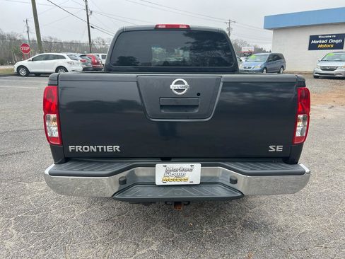 Used 2010 Nissan Frontier SE image 6