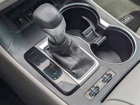 Used 2017 Toyota Highlander Limited image 27