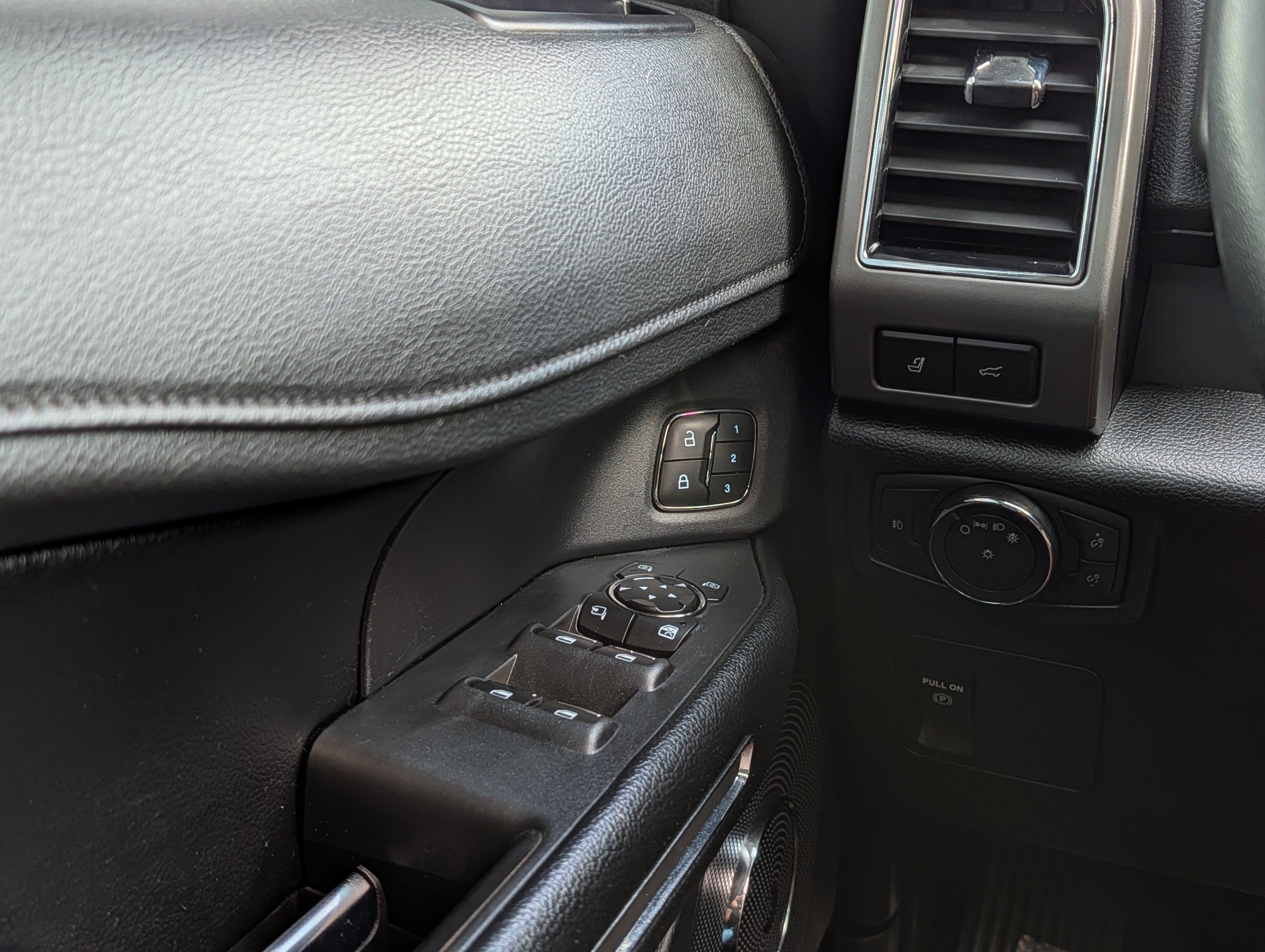 Used 2021 Ford Expedition XLT RWD image 27