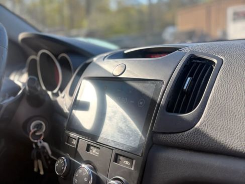 Used 2011 Kia Forte SX image 26