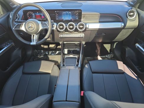 Used 2024 Mercedes-Benz GLB 250 4MATIC image 9