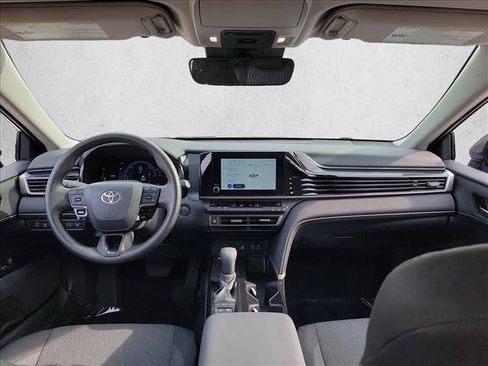 Used 2025 Toyota Camry LE w/ Convenience Package image 18