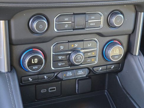 Used 2024 Chevrolet Suburban LT image 21